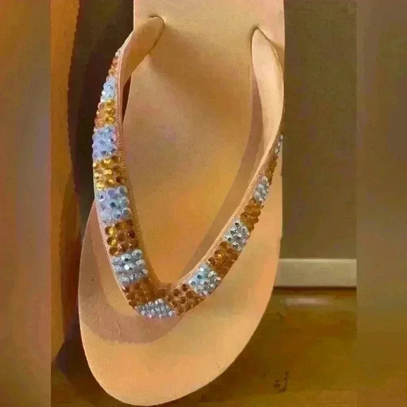 Classic Lady Lanell Tan platform flip flops. - Picture 3 of 8